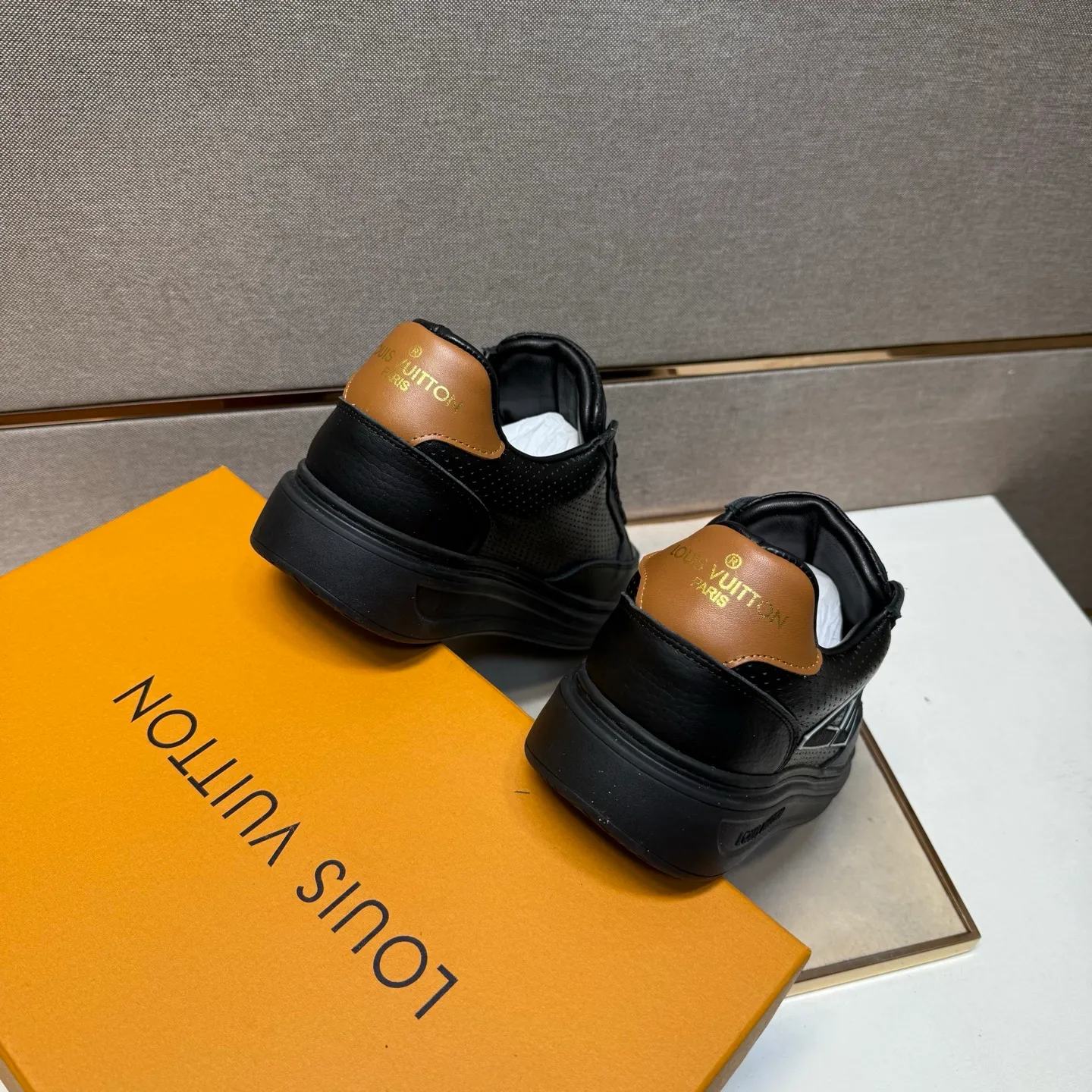 ⬛️Men's shoes 💰p420 [LV～] Men's casual shoes 2025z cabinet sales simultaneously 🔶Size: 38-44 #️⃣ 🔷6 colors🔜The upper is made of multi-material splicing ➕Genuine leather lining, comfortable and breathable, sole: original comfortable and wear-resistant outsole, ⚠️Real thing📱Photographed🎬The real thing is better📢📢📢